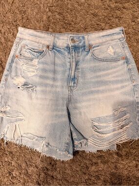 American Eagle size 6 Distressed Baggy Mom Short